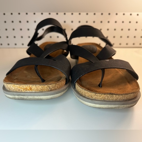 Eurosoft by Sofft Women's Gianetta Flat Sandal - Black - Picture 13 of 16